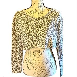 Women’s Leopard Cheetah M Long Sleeve Crop Top